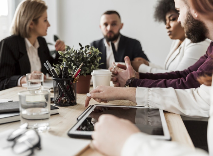 Conseillers TH2 Patrimoine étudiant la protection d’une famille